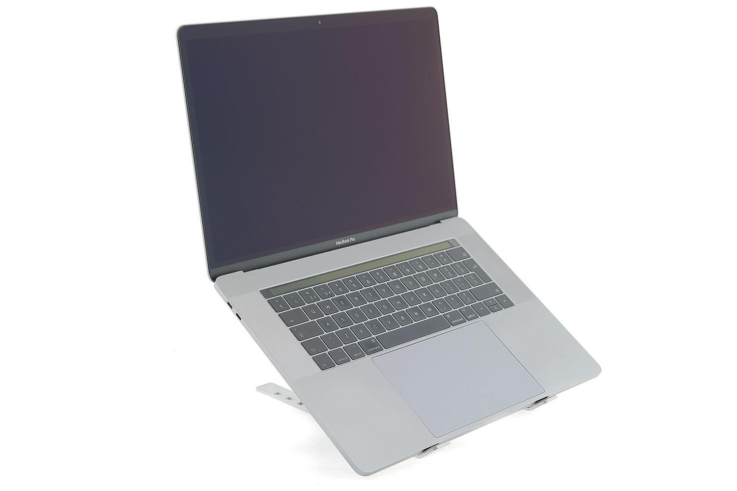 Apple MacBook Pro 15″ Touch Bar 2017, i7 2.8 GHz, 16 GB, AMD Radeon Pro 555 256 GB Space Gray - Отлично