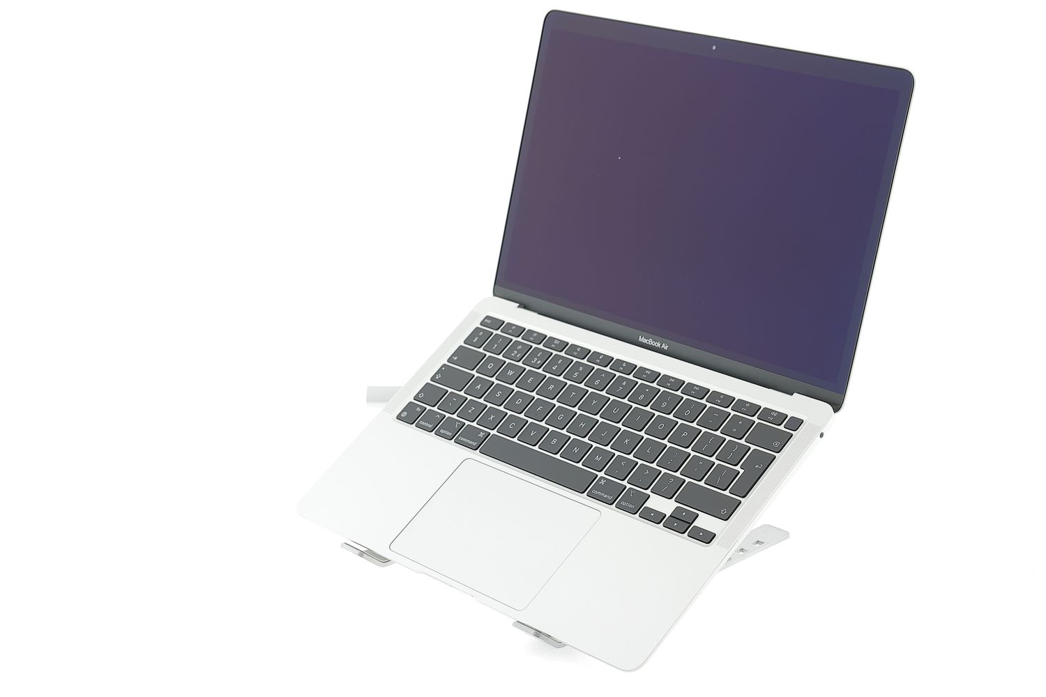 Apple MacBook Air 13″ 2020, M1 8 Cores, 8 GB, 8 core GPU 512 GB Silver - Nagyon jó