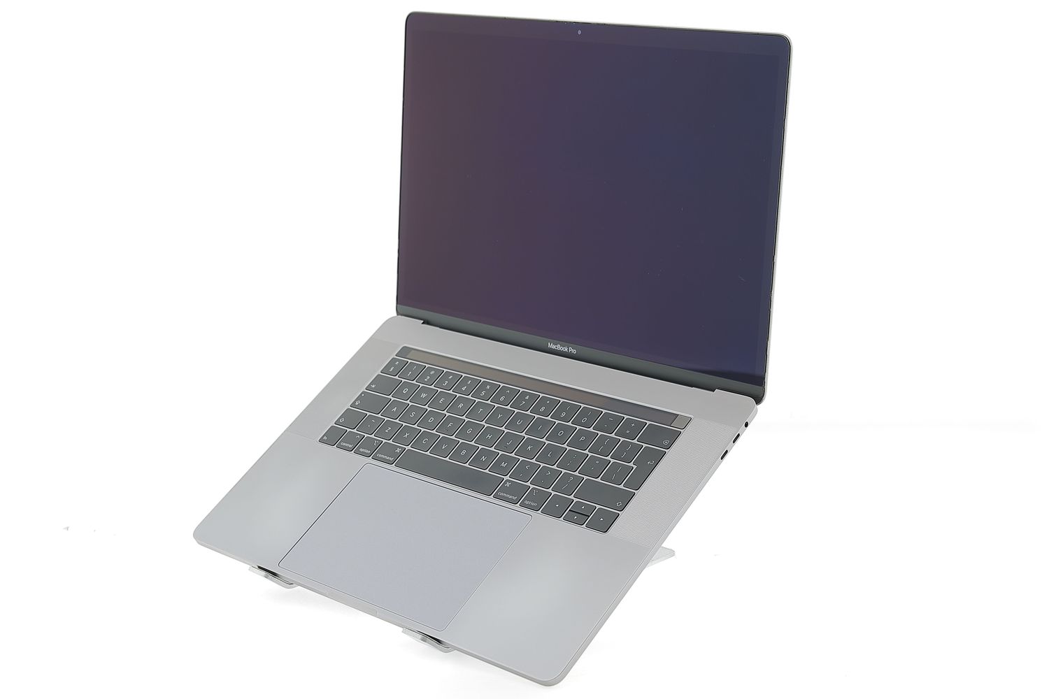 Apple MacBook Pro 15″ Touch Bar 2018, i7 2.2 GHz, 32 GB, AMD Radeon Pro 555X 512 GB Space Gray - Foarte bun