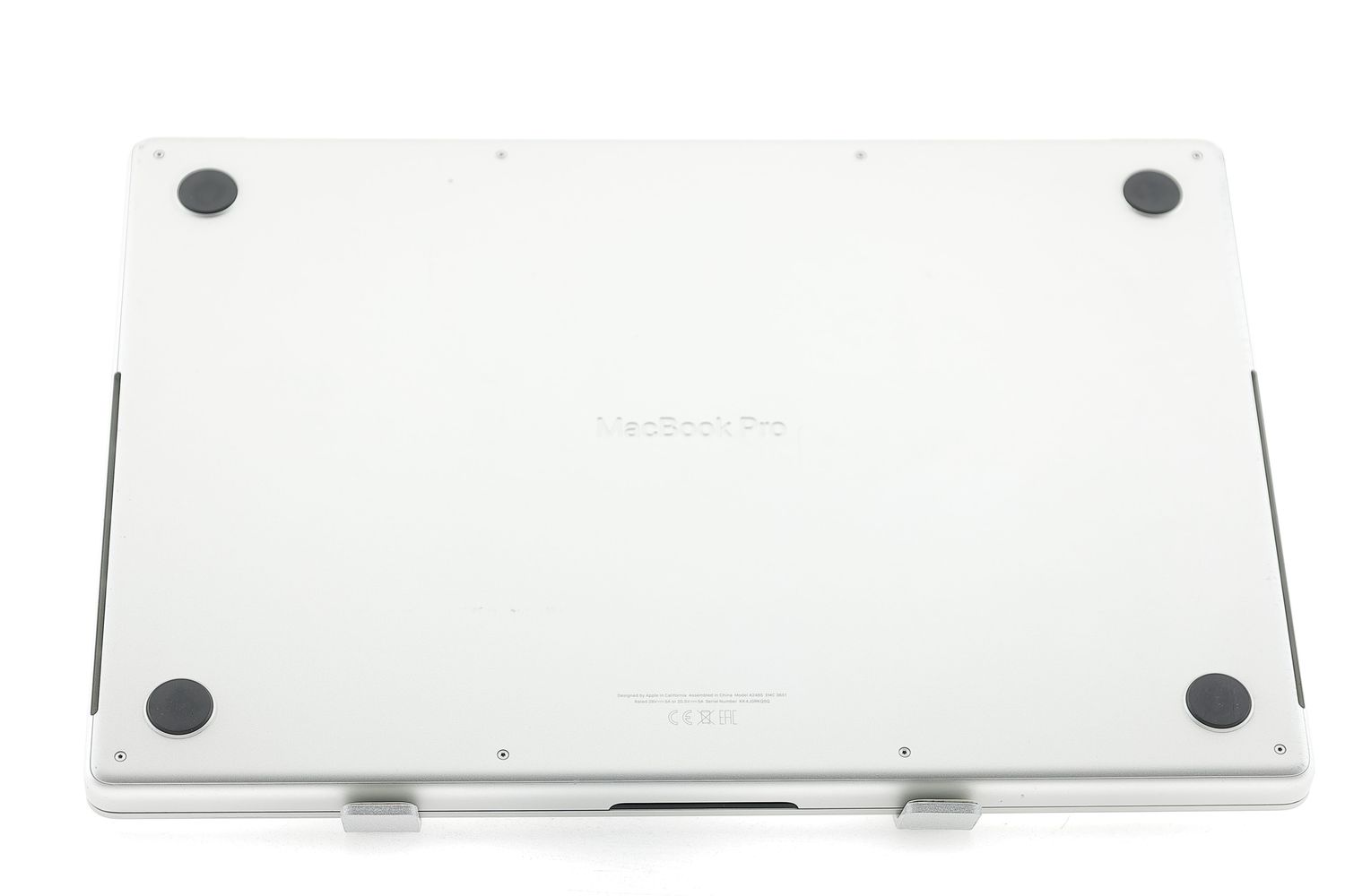Apple MacBook Pro 16″ 2021, M1 Pro 10 Cores, 16 GB, 16 core GPU 512 GB Silver - Много добро