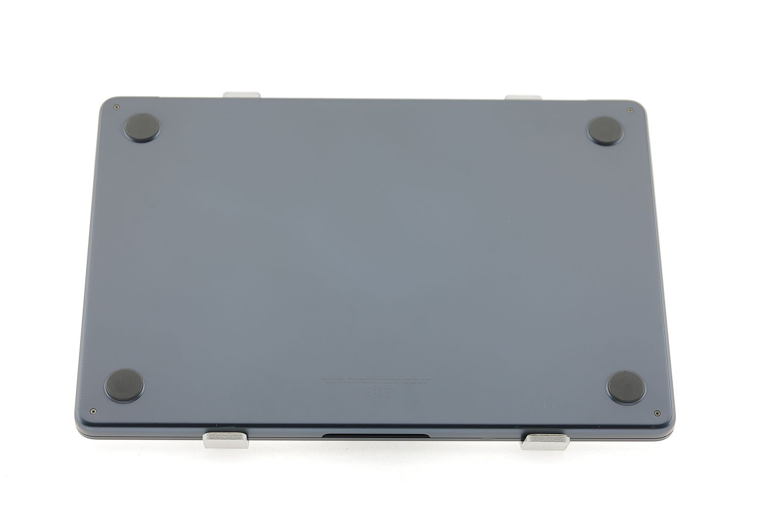 Apple MacBook Air 13″ 2022, M2 8 Cores, 8 GB, 8 core GPU 256 GB Midnight - Отлично