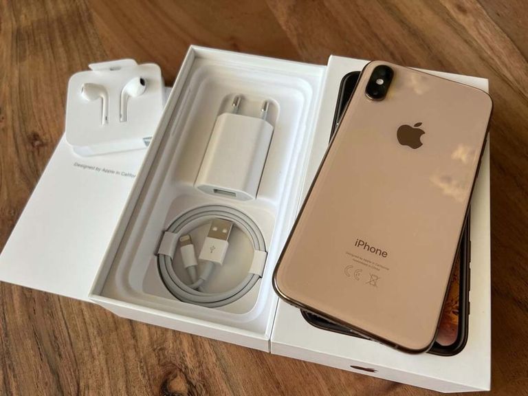 Apple iPhone XS, Silver, 64 GB- от 359.99 лв Apple iPhone XS, Silver, 64 GB- от 359.99 лв