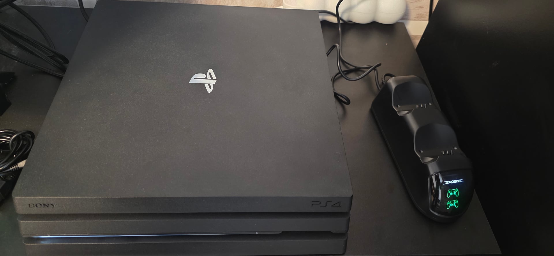 ps4slim1TBモデル Sony PlayStation 4 Slim, Black, 1 TB - de la 699 lei