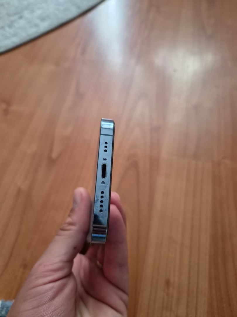 64233