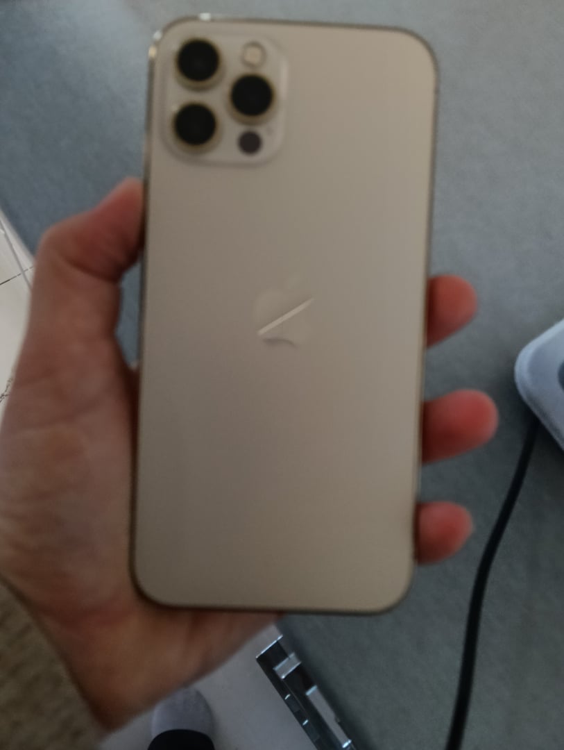 Apple, iPhone 15 Pro Telefoane cu pana la -40% mai ieftine | Flip.ro