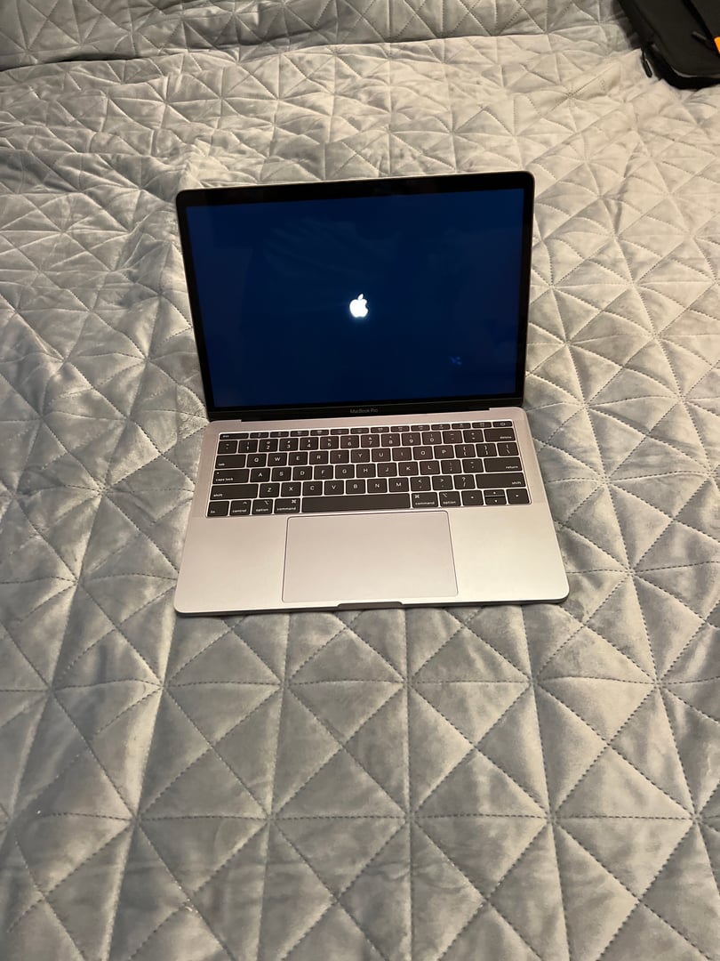 Apple MacBook Pro 13″ 2017, i5 2.3 GHz, 8 GB, Intel Iris Plus